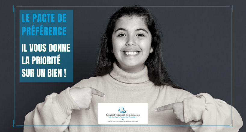 une jeune fille souriante